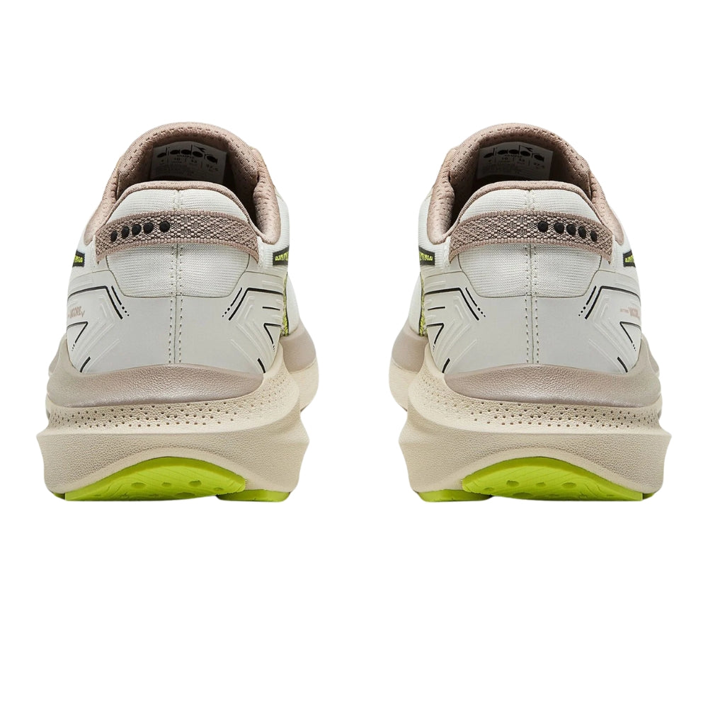 Diadora Men's Mythos Blushield Vigore V - BlackToe Running#colour_snow-white-almond-milk