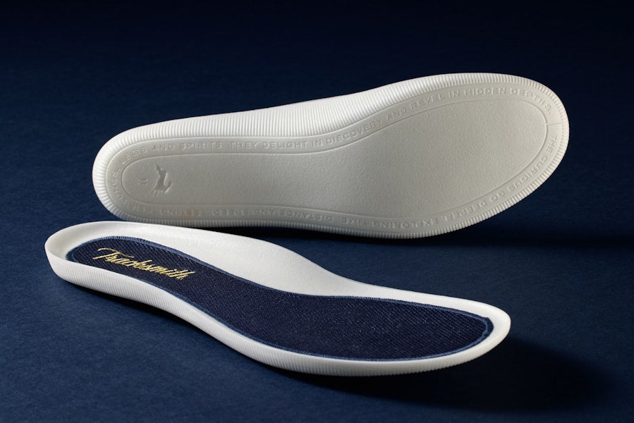 Tracksmith Eliot Runner - BlackToe Running#colour_ivory-navy