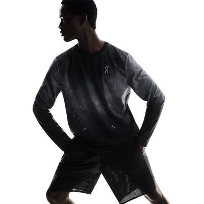 On Men's Pace Mesh Shorts - BlackToe Running#colour_black