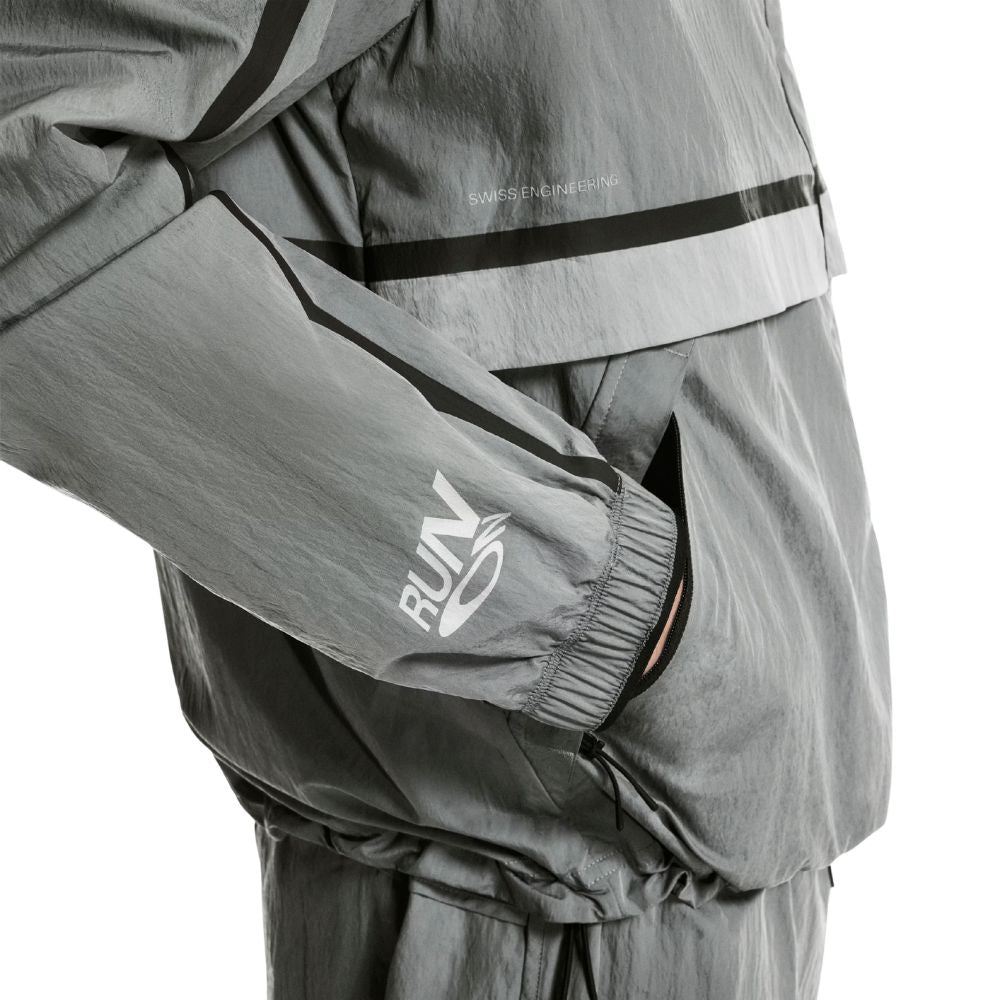 On Men's Performance Volt Jacket - BlackToe Running