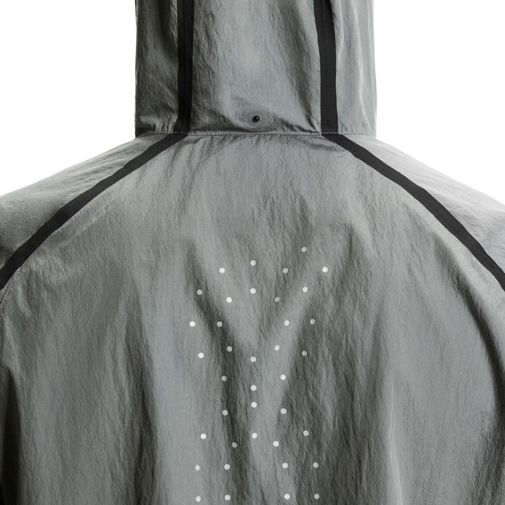 On Men's Performance Volt Jacket - BlackToe Running#colour_glacier