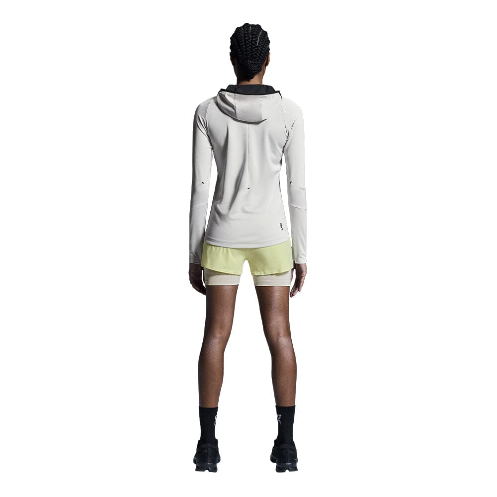 On Women's 3" Performance 2/1 Shorts - BlackToe Running#colour_limelight-sand
