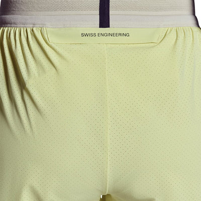 On Women's 3" Performance 2/1 Shorts - BlackToe Running#colour_limelight-sand