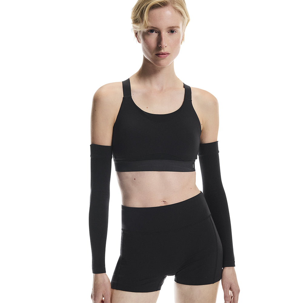 On Women's Performance Medium Support Bra 2 - BlackToe Running#colour_black