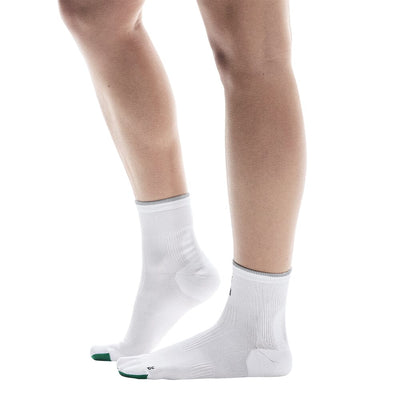 On Elite Run Ultralight Cushion Crew Socks - BlackToe Running#colour_white-ivory