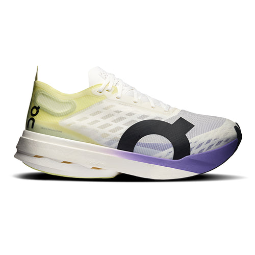 On Women's Cloudboom Strike - BlackToe Running#colour_juniper-limelight