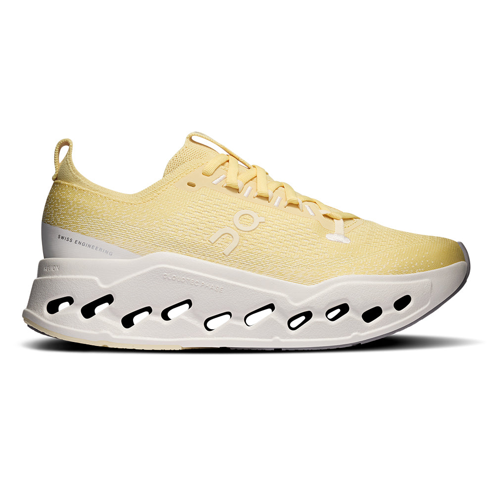 On Women's Cloudsurfer Max - BlackToe Running#colour_dijon-ivory