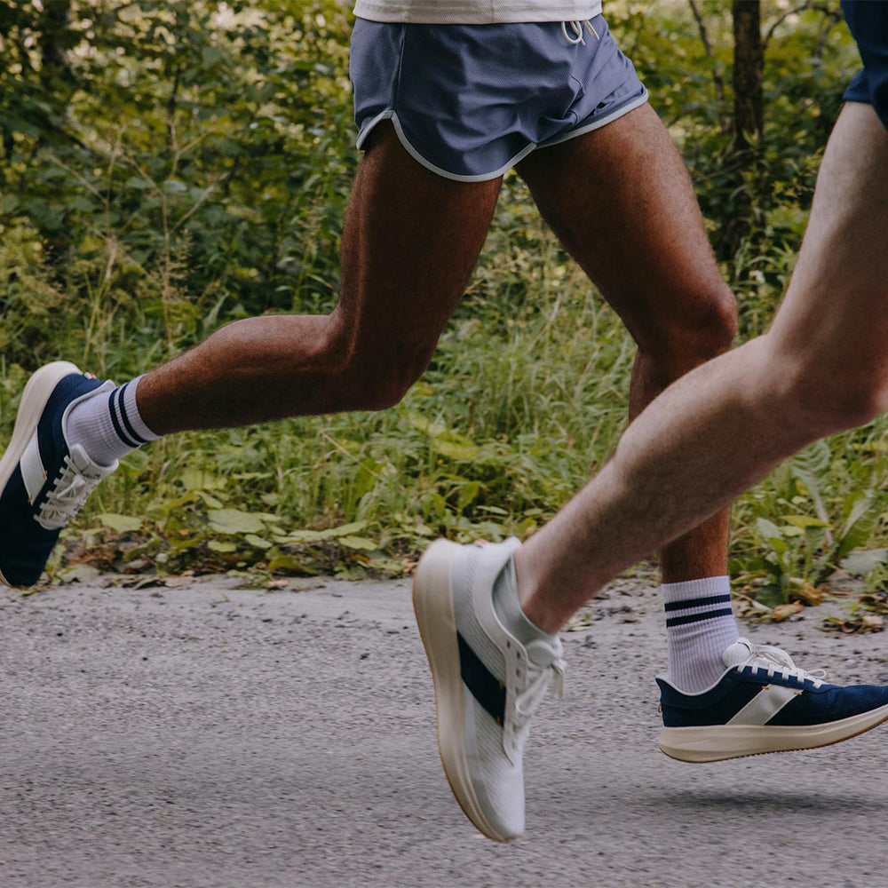 Tracksmith Eliot Runner - BlackToe Running#colour_ivory-navy