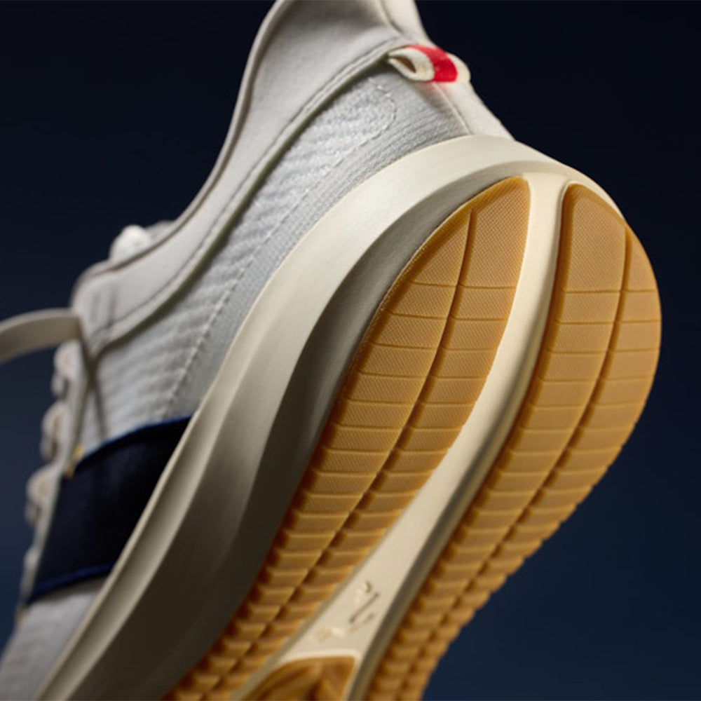 Tracksmith Eliot Runner - BlackToe Running#colour_ivory-navy