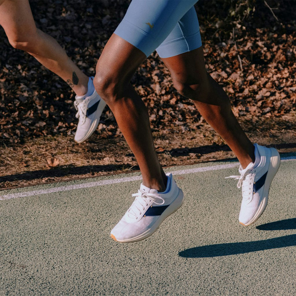 Tracksmith Eliot Runner - BlackToe Running#colour_ivory-navy