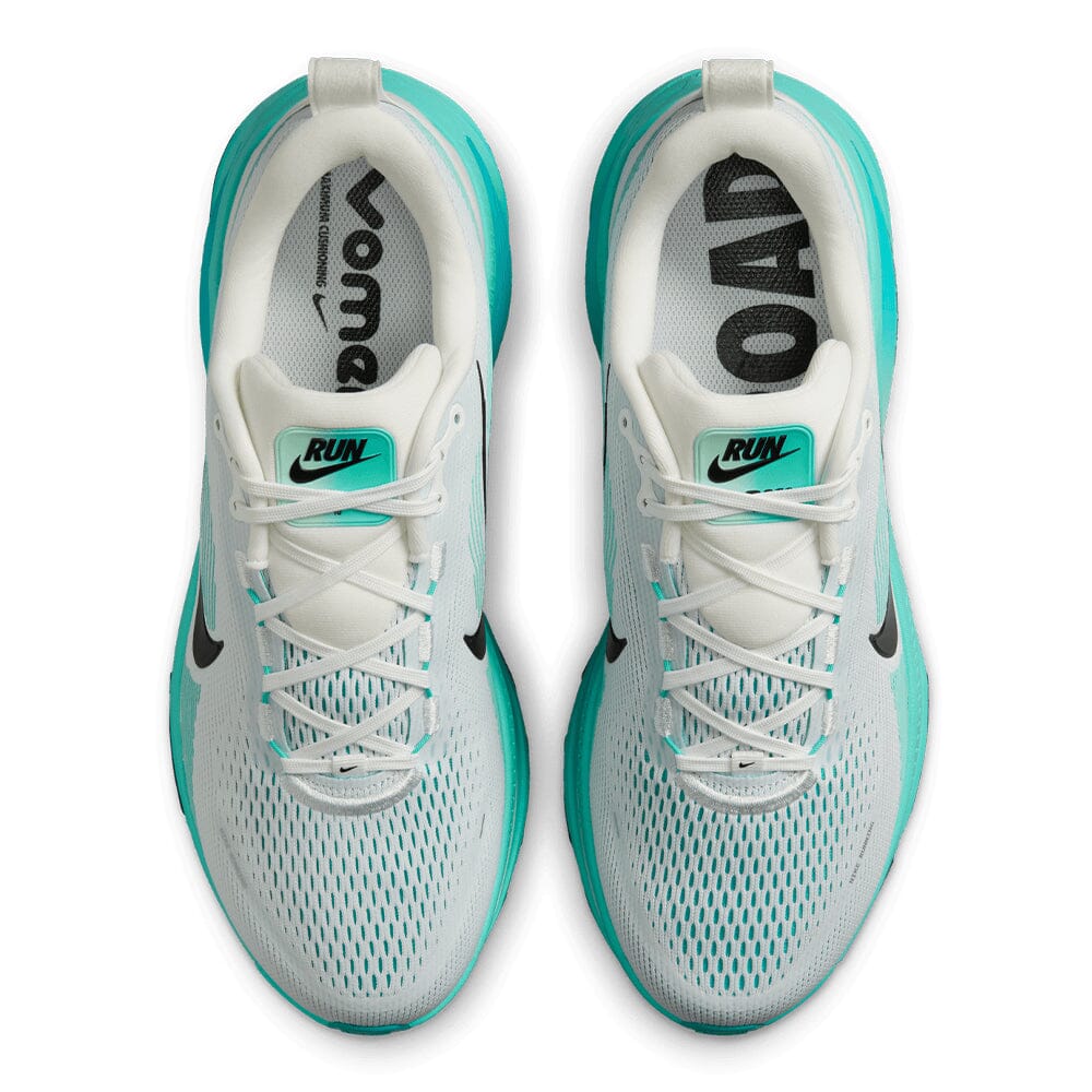 Nike Men's Vomero 18 - BlackToe Running#colour_summit-white-dusty-cactus