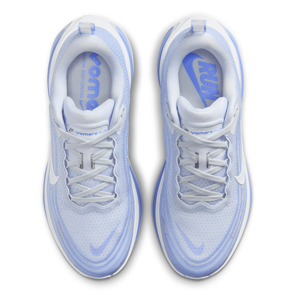 Nike Women's Vomero Plus - BlackToe Running#colour_football-grey-aluminum-royal-pulse