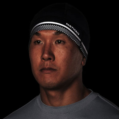 Nathan Hypernight Reflective Beanie - BlackToe running#colour_black