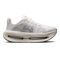 Nike Women's Vomero Premium - BlackToe Running#colour_summit-white-metallic-silver-sail