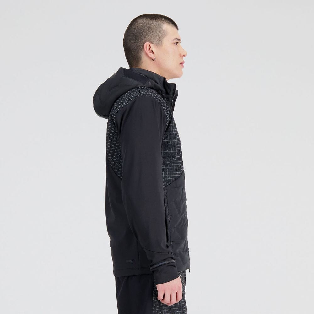 New Balance Men's Impact Run Luminous Heat Jacket - BlackToe Running#colour_black