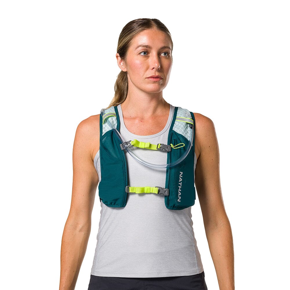 Nathan QuickStart 3.0 4 Liter Hydration Pack - BlackToe Running