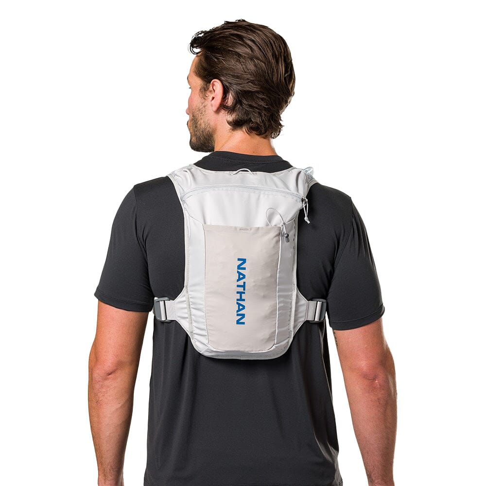 Nathan QuickStart 3.0 4 Liter Hydration Pack - BlackToe Running#colour_vapor-grey-deep-blue