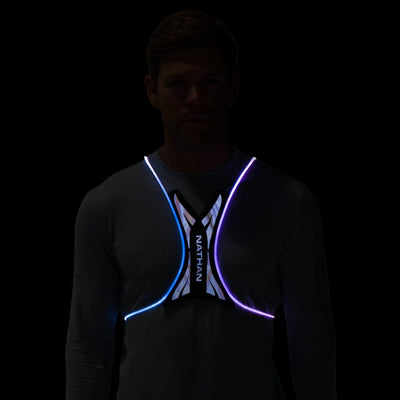 Nathan Hypernight Laser Light Vest - BlackToe Running#colour_black