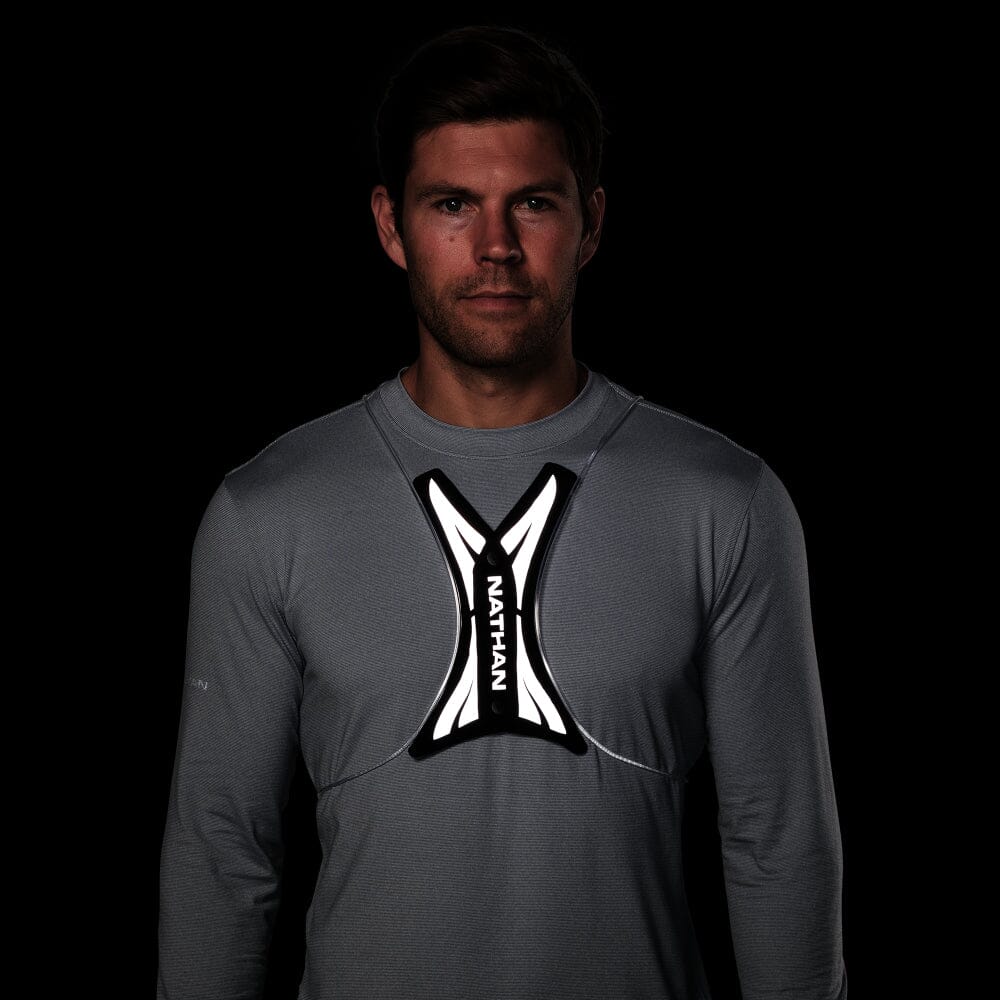 Nathan Hypernight Laser Light Vest - BlackToe Running#colour_black