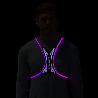 Nathan Hypernight Laser Light Vest - BlackToe Running#colour_black