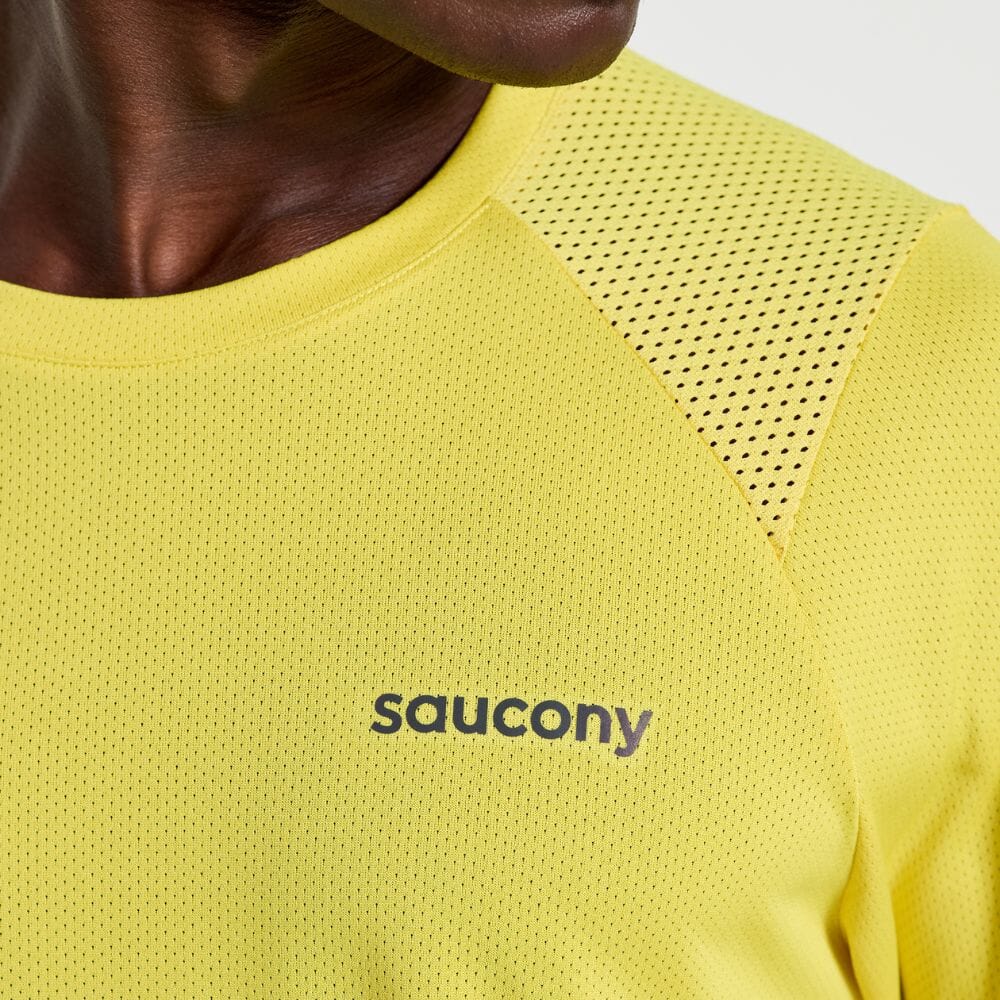 Saucony Men's Elevate Short Sleeve Men's Tops - BlackToe Running#colour_sulphur