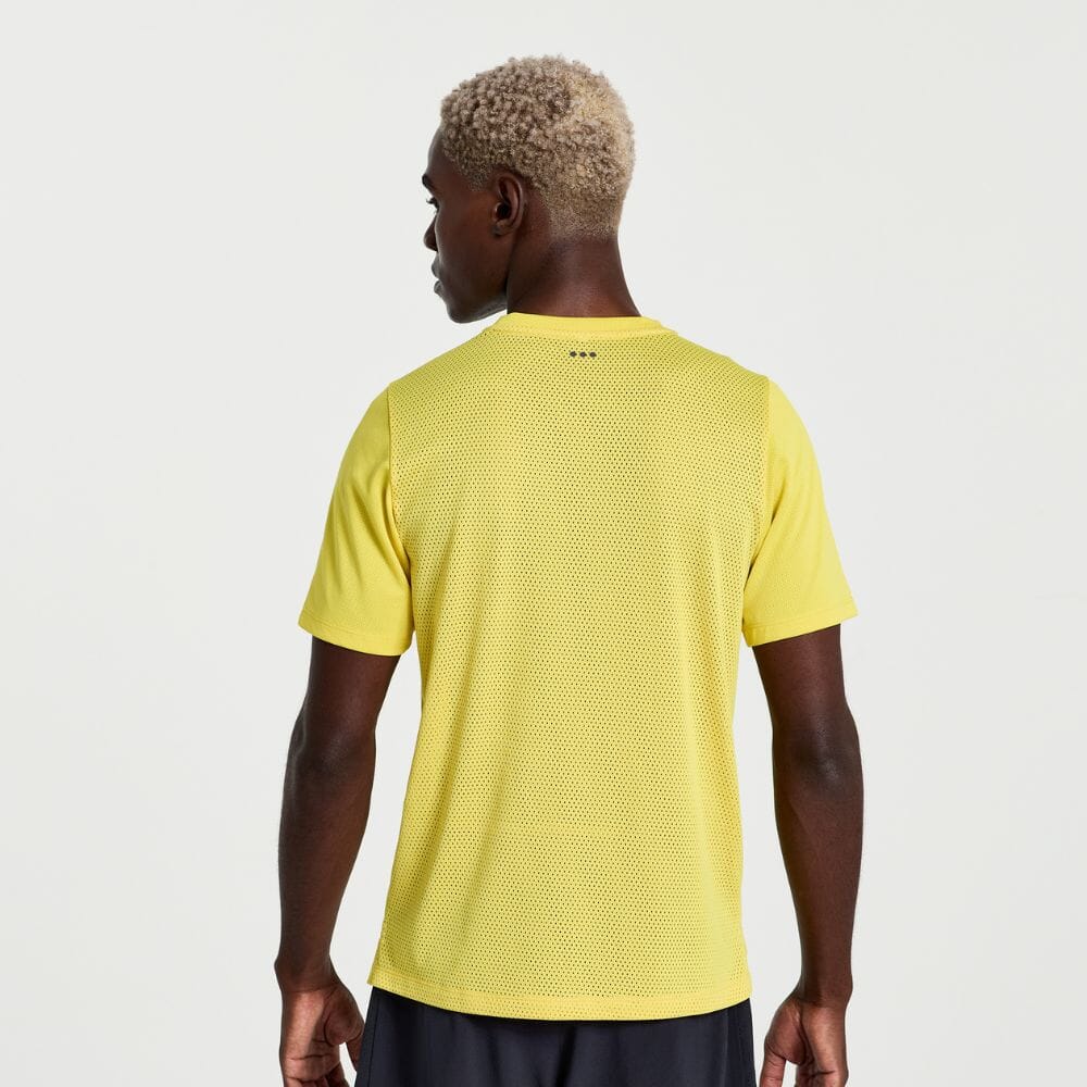 Saucony Men's Elevate Short Sleeve Men's Tops - BlackToe Running#colour_sulphur