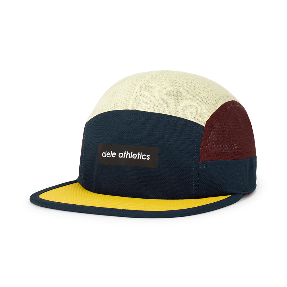 Ciele GOCap Field Iconic Bar - BlackToe Running#colour_deep-space-dark-wine-red