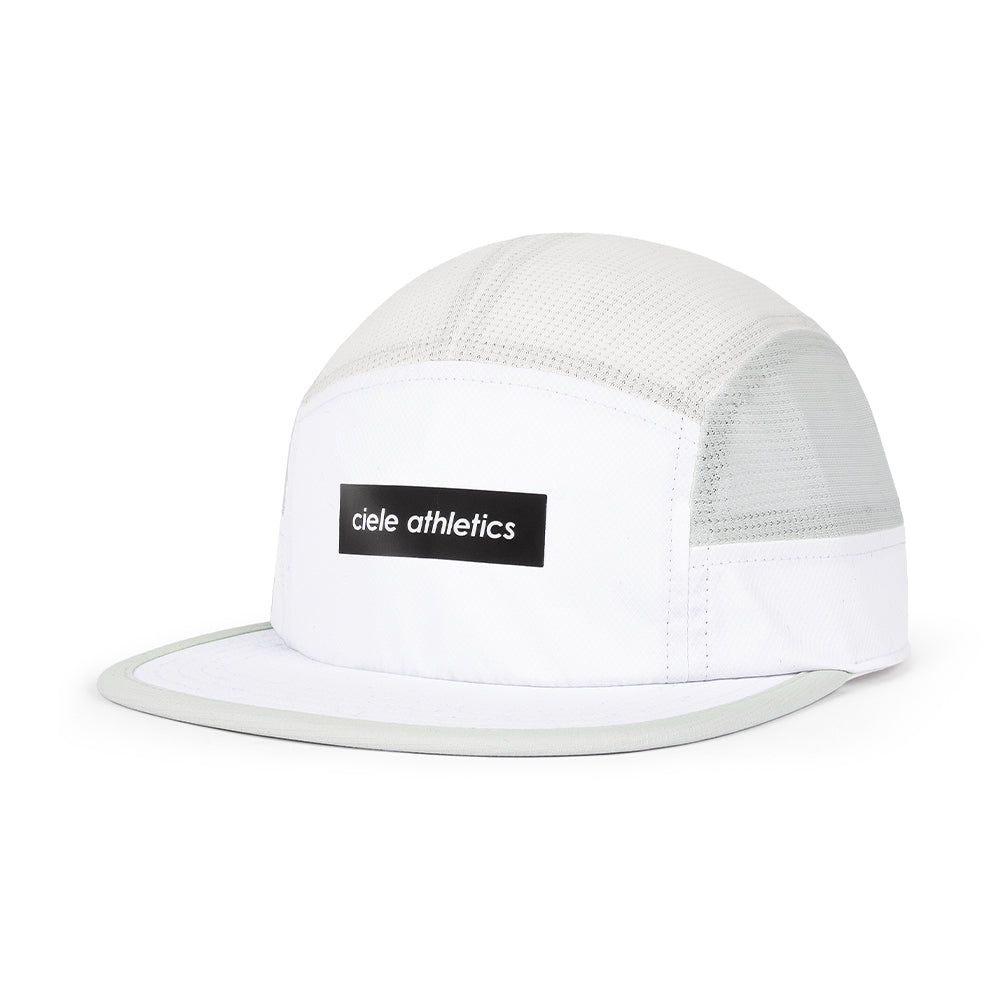 Ciele GOCap Field Iconic Bar - BlackToe Running#colour_white-light-grey