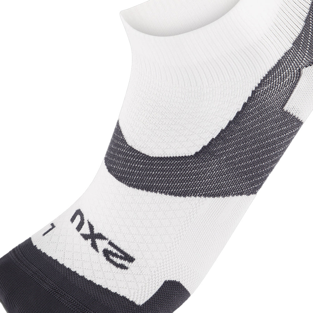 2XU Vectr Ultralight Cushion 1/4 Crew Compression Socks - BlackToe Running