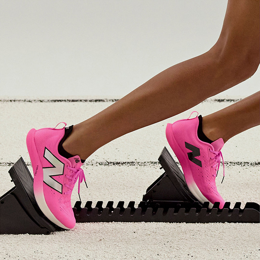 New Balance Gabby Thomas FuelCell SuperComp MD-X v3 - BlackToe Running#colour_pink-heat-nb-103-white