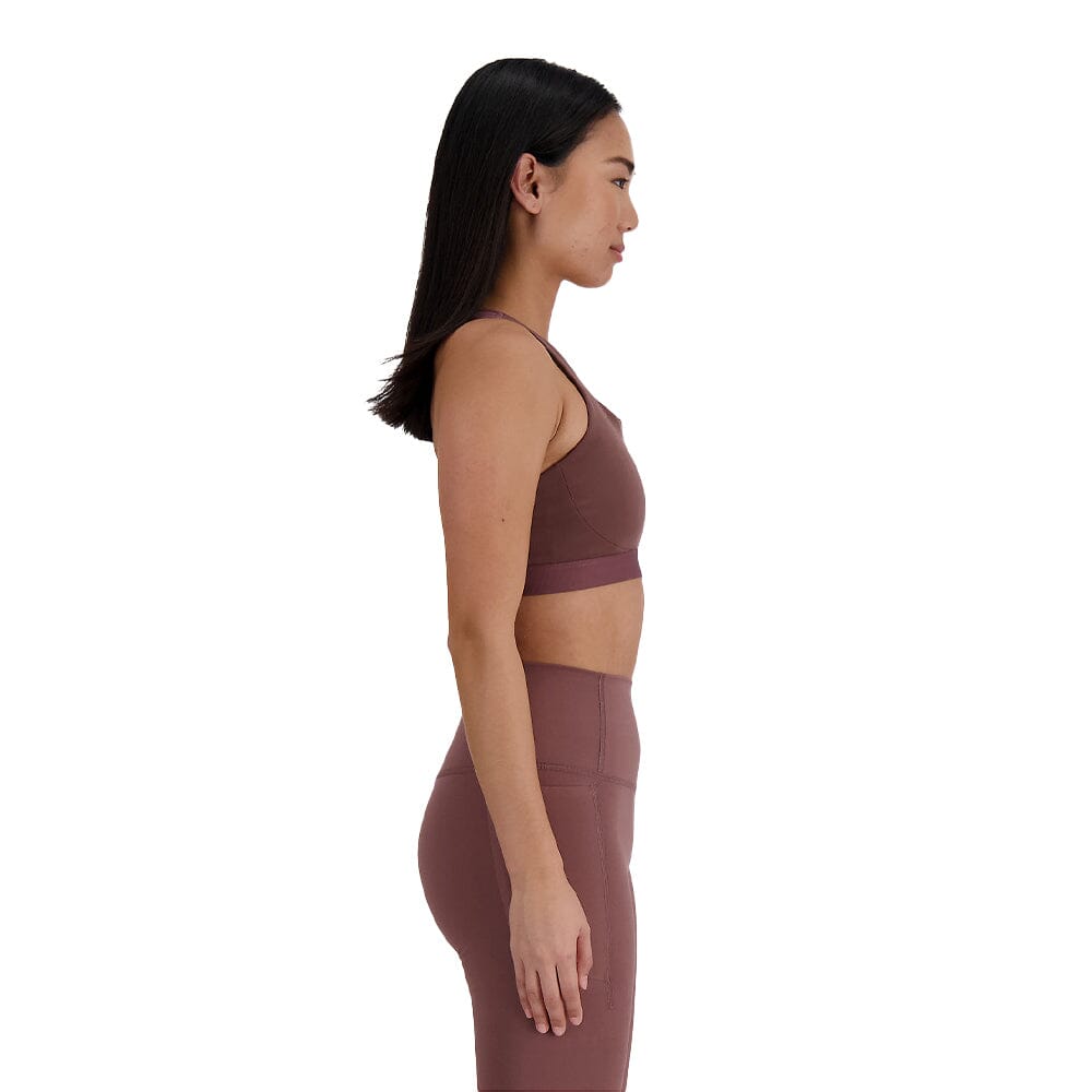 New Balance Women's Sleek Pocket Medium Support Bra - BlackToe Running