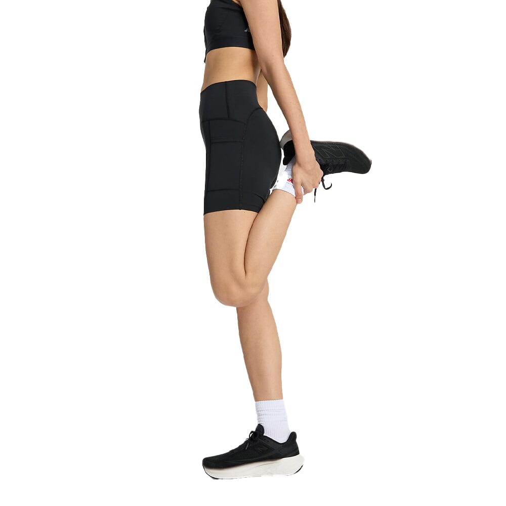 New Balance Women's Sleek Pocket High Rise Short 6" - BlackToe Running
