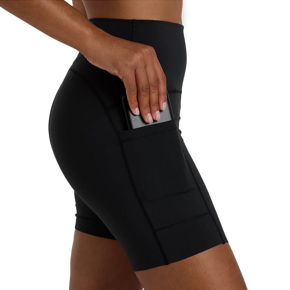 New Balance Women's Sleek Pocket High Rise Short 6" - BlackToe Running