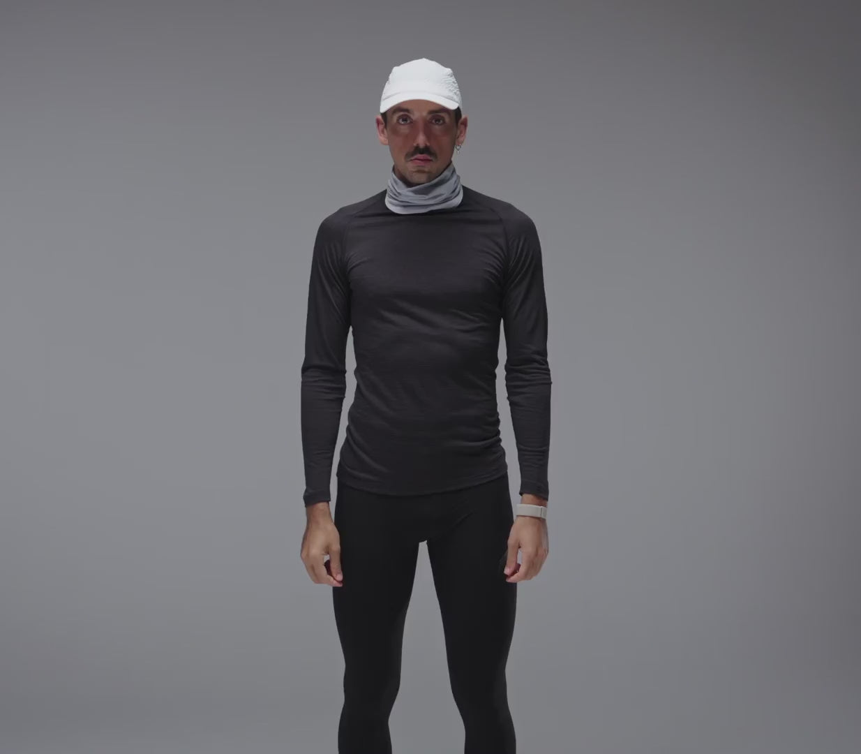 Soar Men's L/S Merino & Silk Base Layer - BlackToe Running#colour_dark-grey