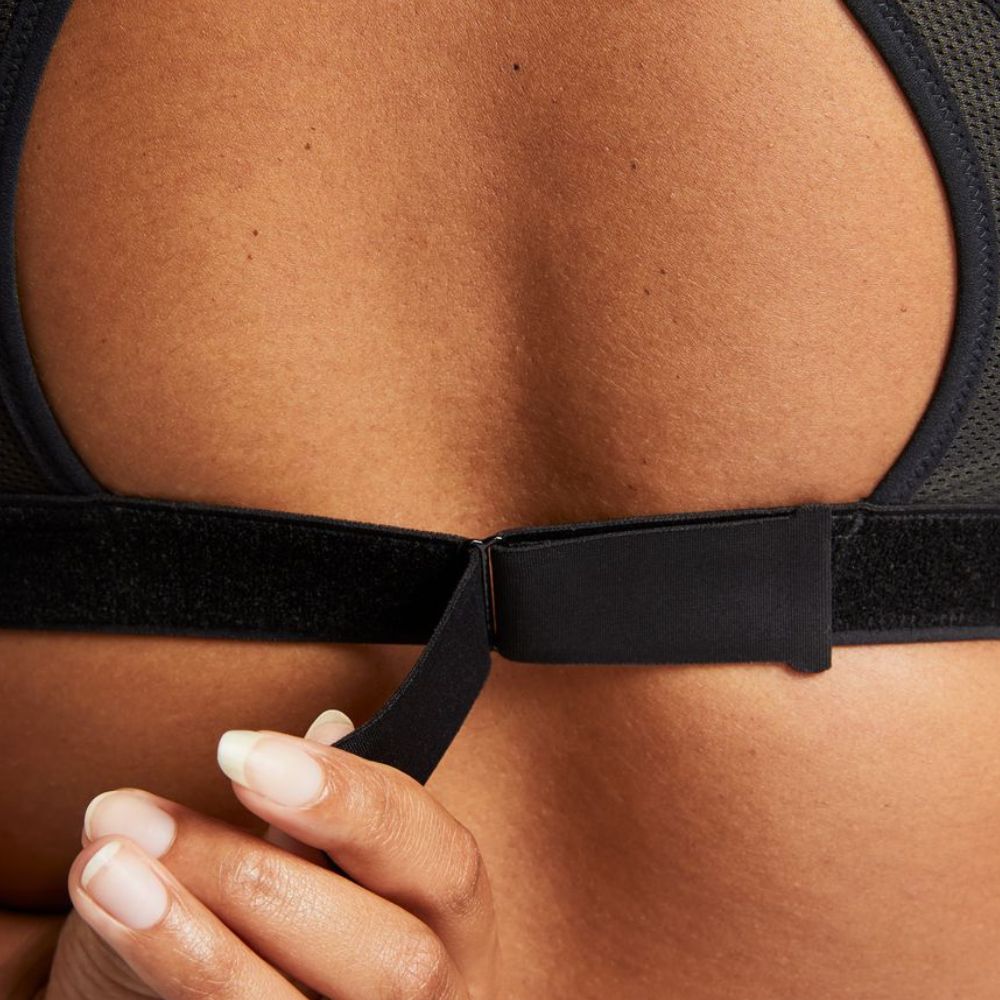 Nike Women's Swoosh High-Support Adjustable Sports Bra - BlackToe Running#colour_black-white-swoosh