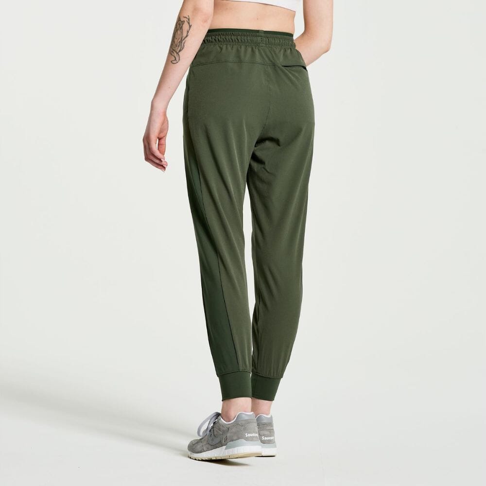 Saucony Women's Boston Woven Cuffed Pant Women's Bottoms - BlackToe Running#colour_climbing-ivy