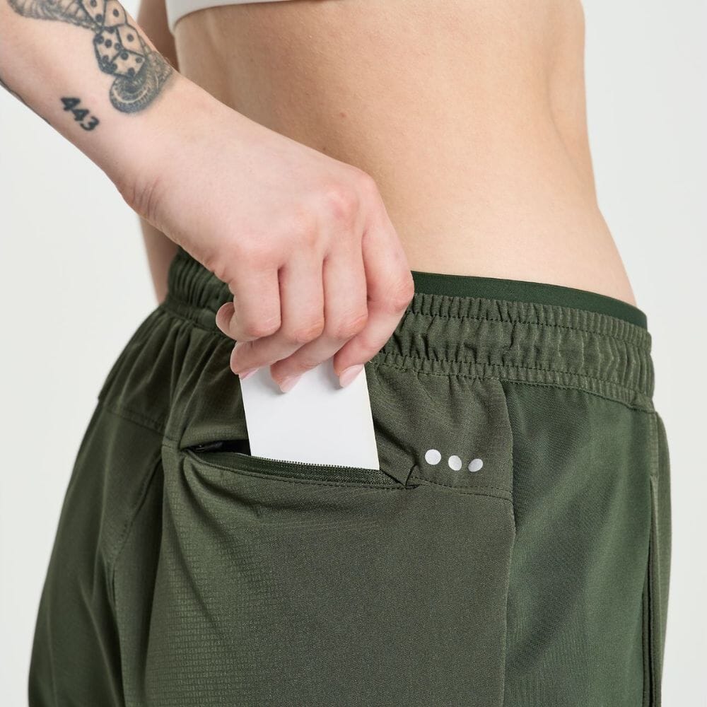 Saucony Women's Boston Woven Cuffed Pant Women's Bottoms - BlackToe Running#colour_climbing-ivy