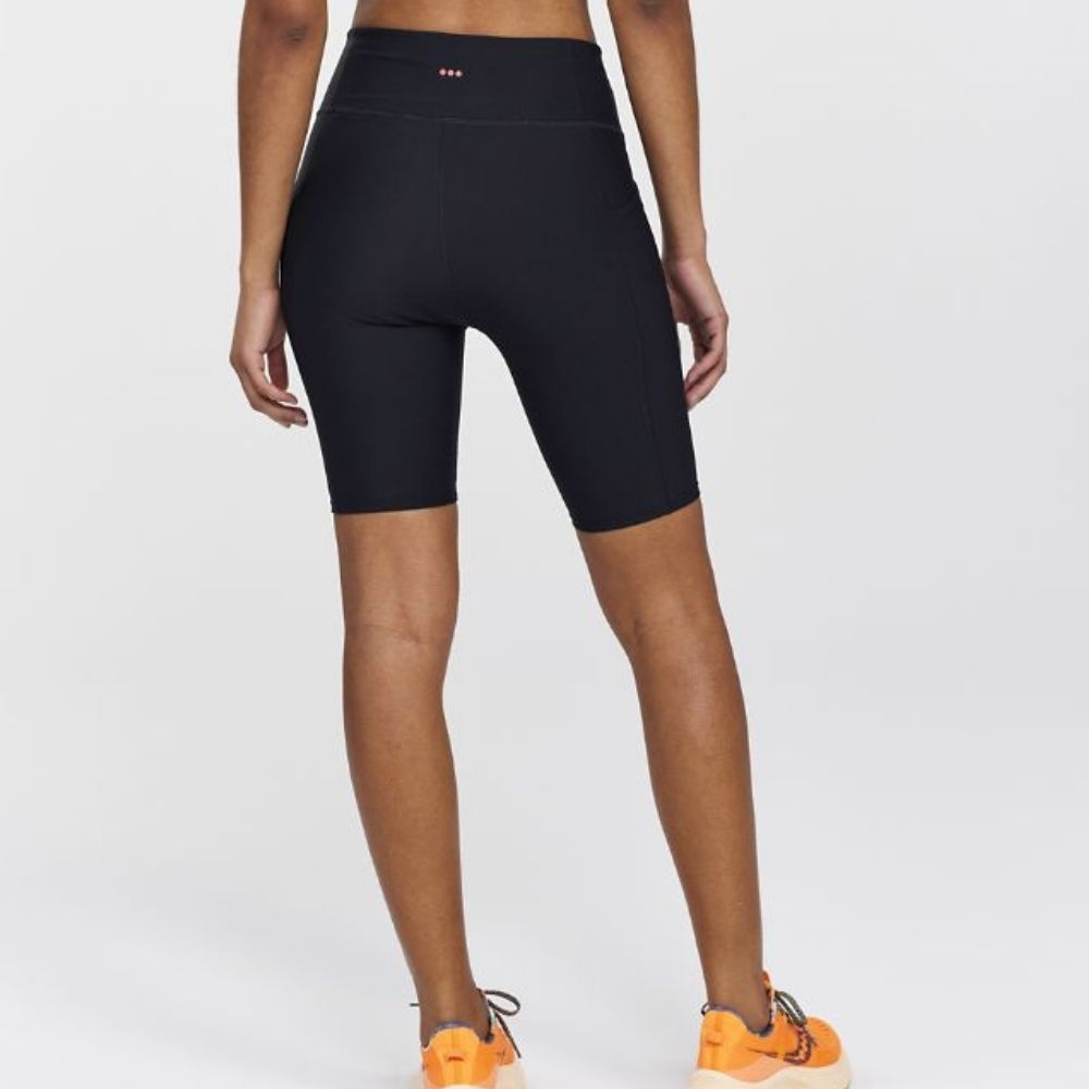 Saucony Women's Fortify 8" Biker Short with Thigh Pocket Women's Shorts - BlackToe Running - 