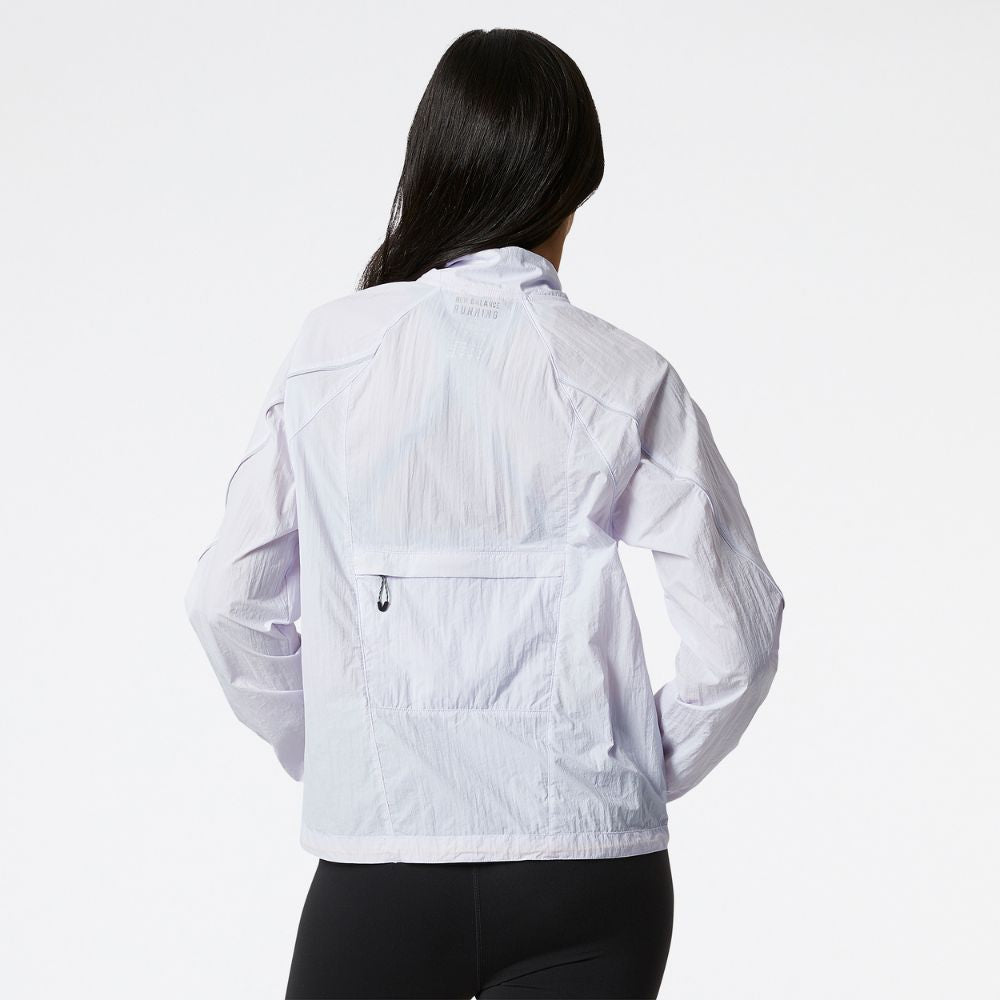 New Balance Women's Printed Impact Run Light Pack Jacket Women's Tops - BlackToe Running#colour_libra